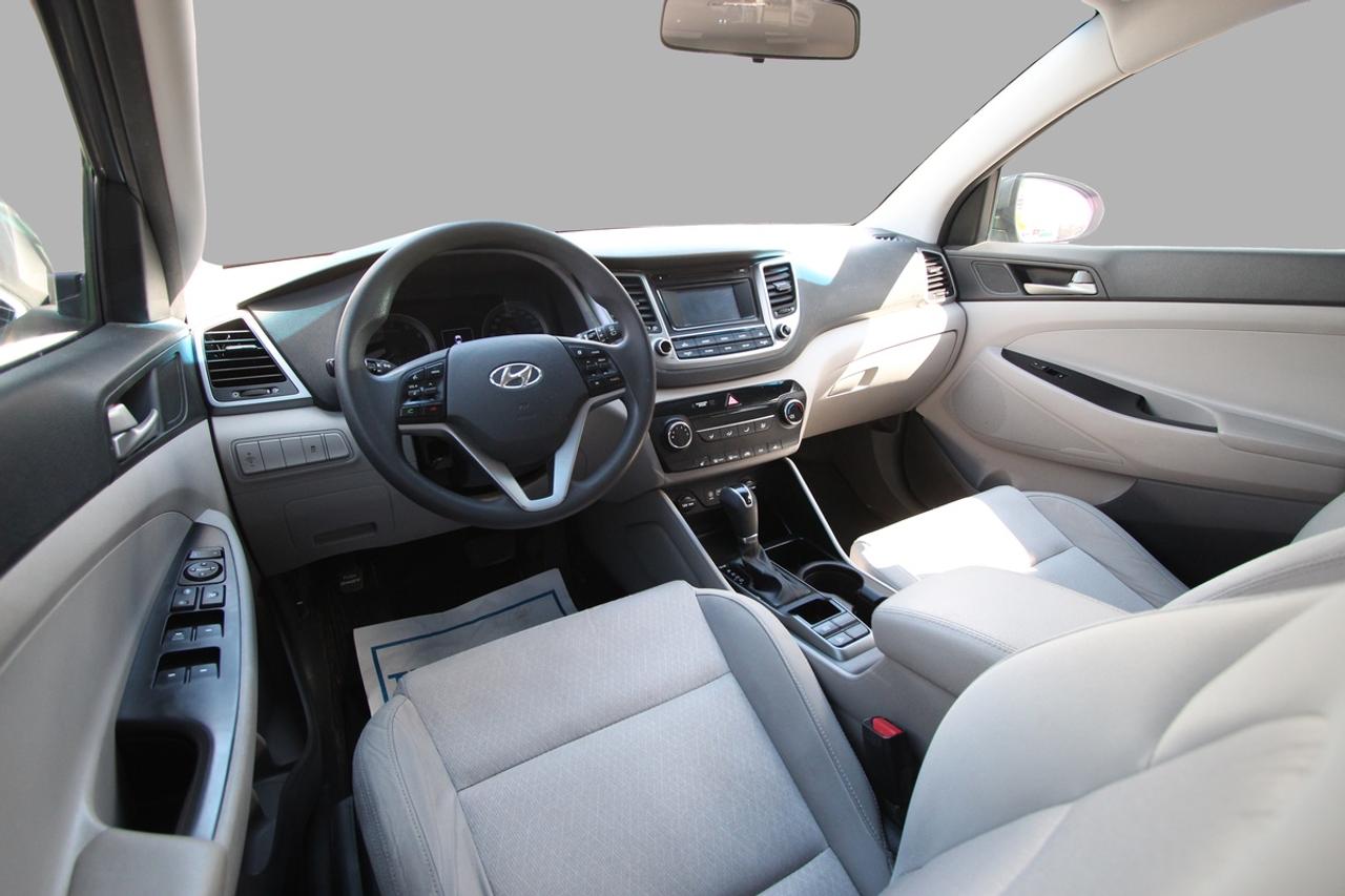 2017 Hyundai Tucson SE - NO ACCIDENTS/ DEALER SERVICED Photo