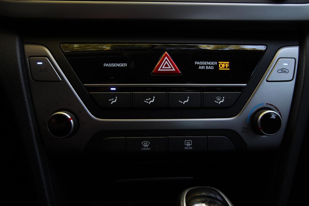 2018 Hyundai Elantra Limited - ACCIDENT FREE Photo