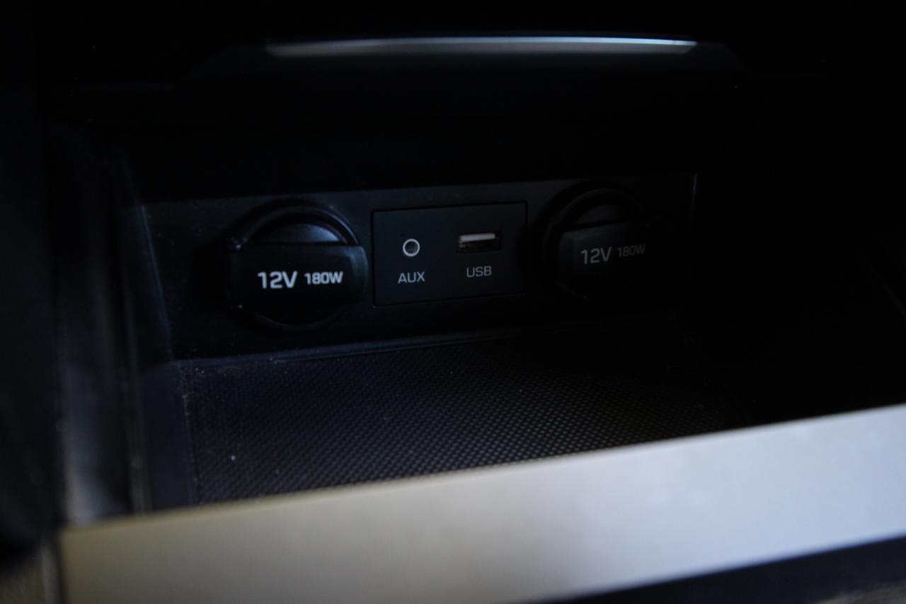 2018 Hyundai Elantra Limited - ACCIDENT FREE Photo