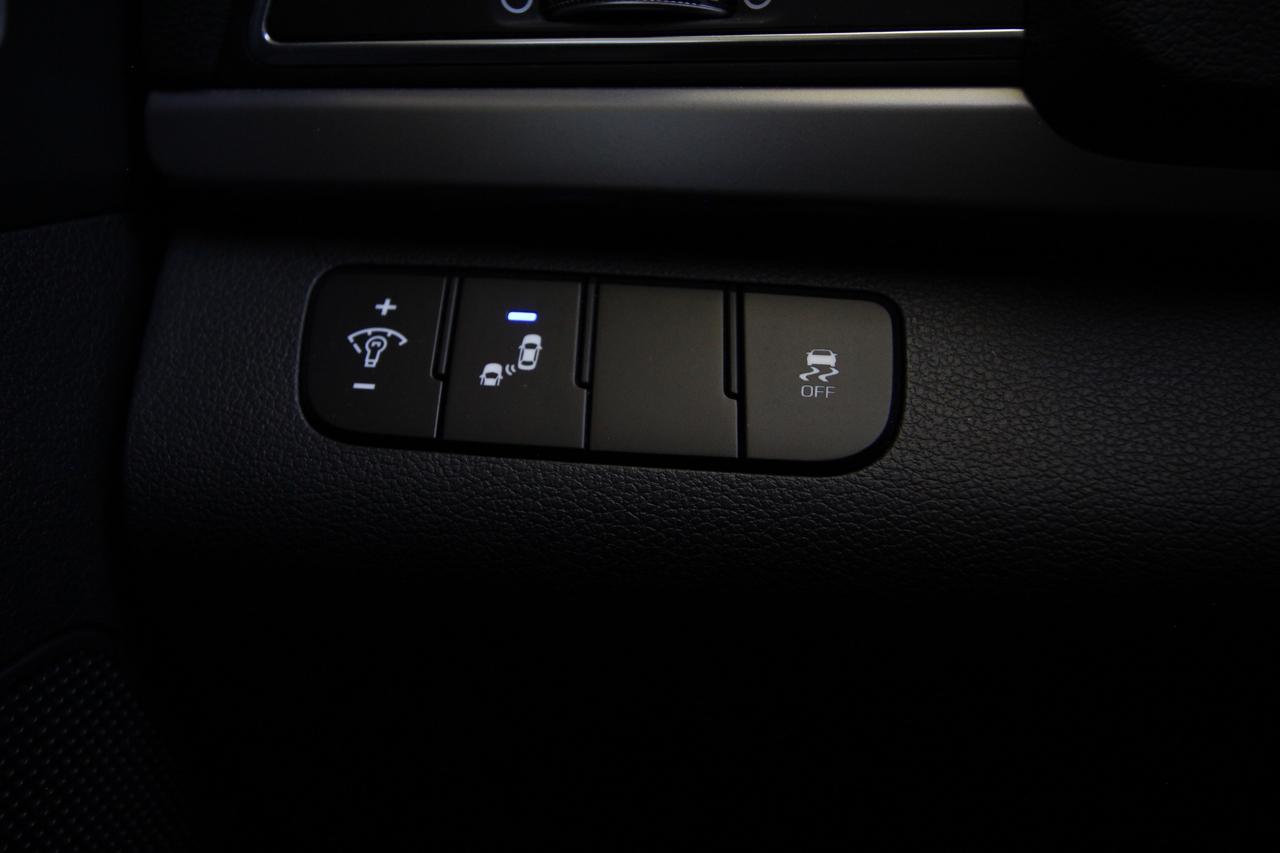 2018 Hyundai Elantra Limited - ACCIDENT FREE Photo