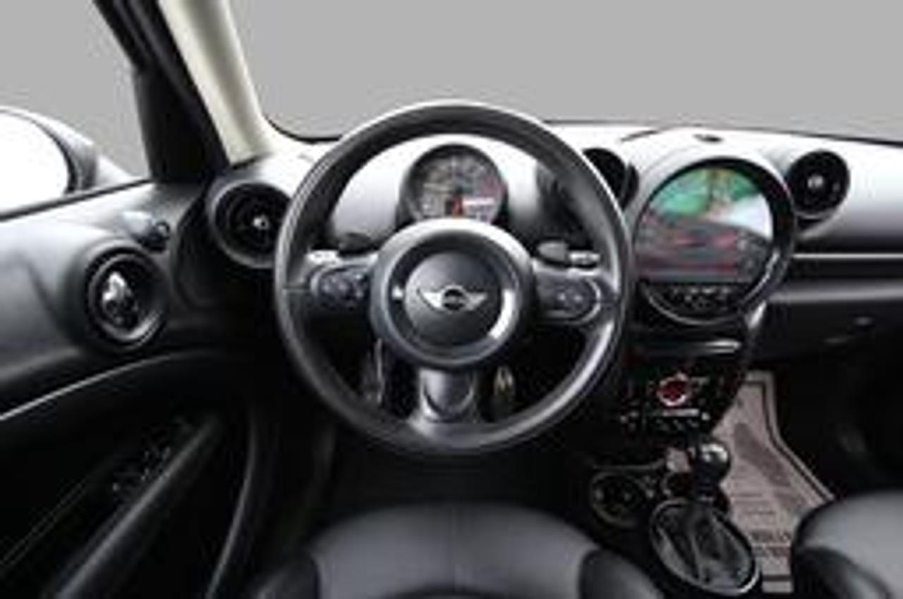 2016 MINI Countryman S ALL4 - WHITE ROOF / AWD Photo