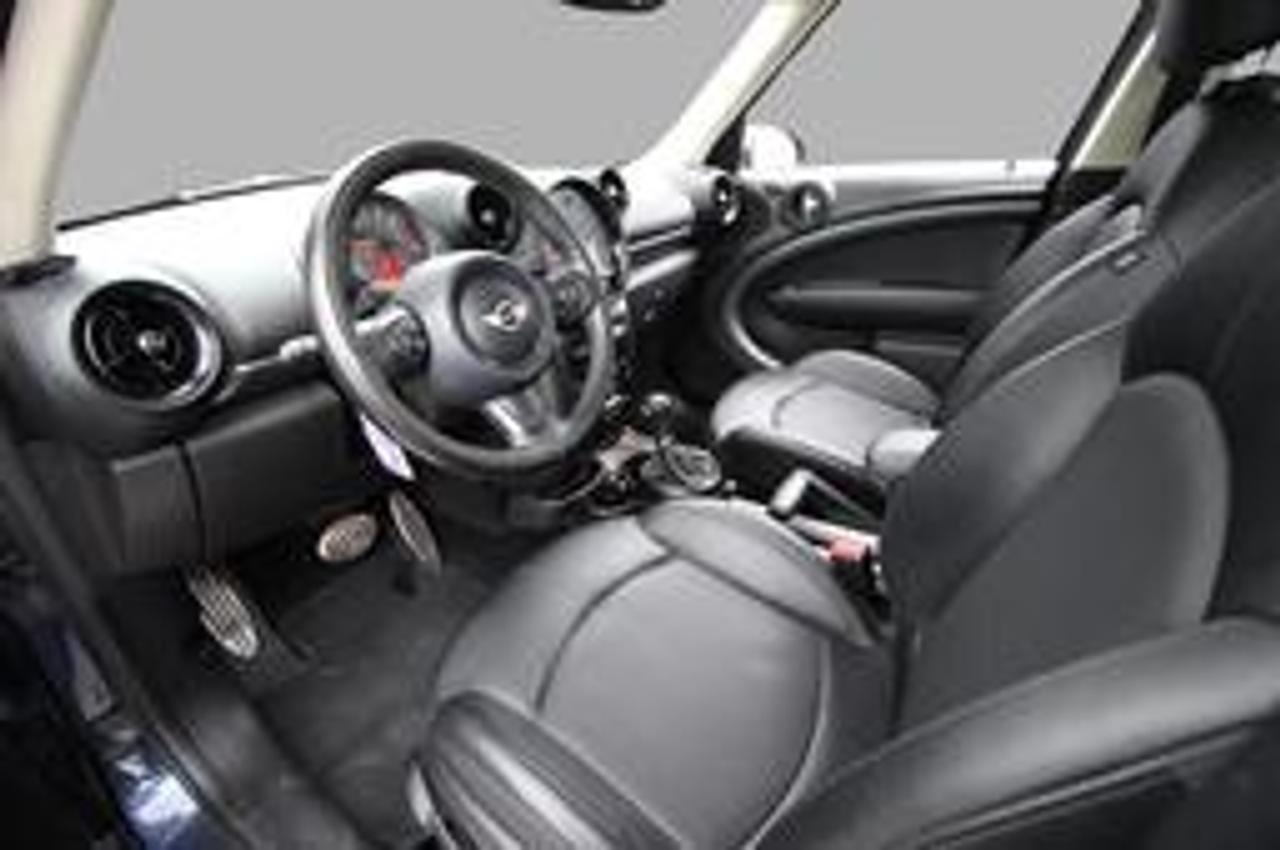 2016 MINI Countryman S ALL4 - WHITE ROOF / AWD Photo