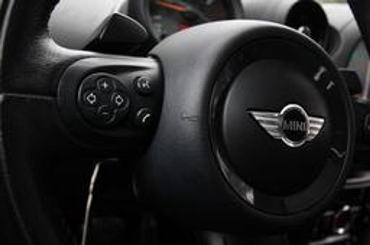 2016 MINI Countryman S ALL4 - WHITE ROOF / AWD Photo