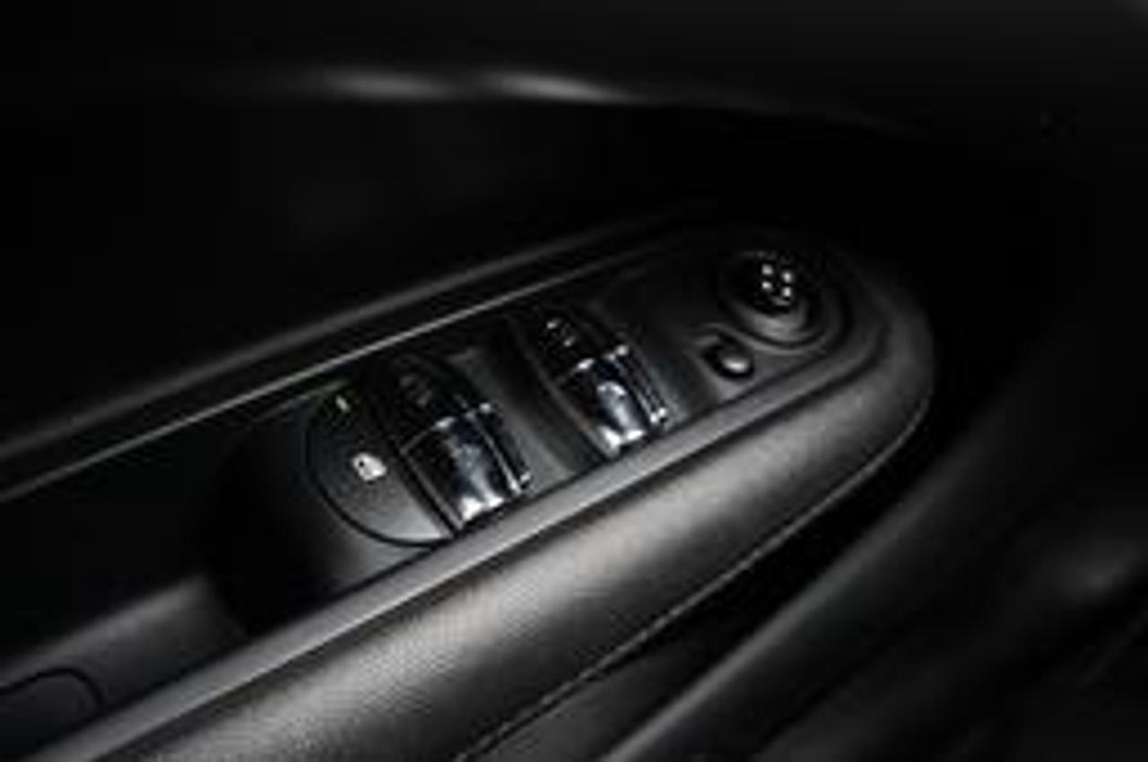 2016 MINI Countryman S ALL4 - WHITE ROOF / AWD Photo