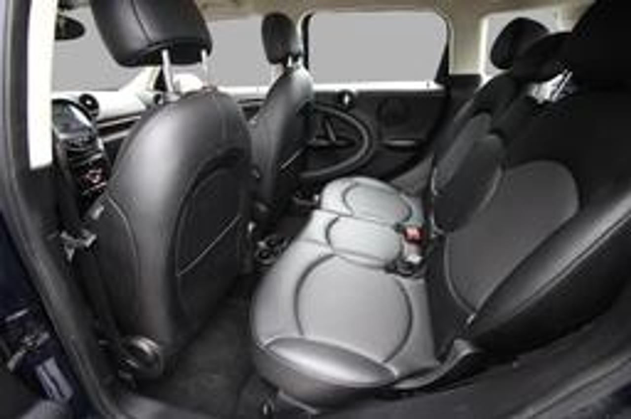 2016 MINI Countryman S ALL4 - WHITE ROOF / AWD Photo