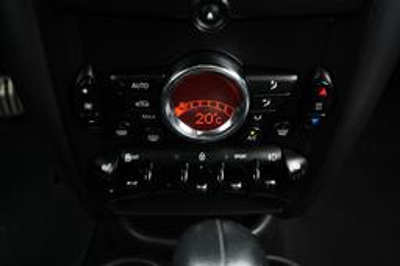 2016 MINI Countryman S ALL4 - WHITE ROOF / AWD Photo