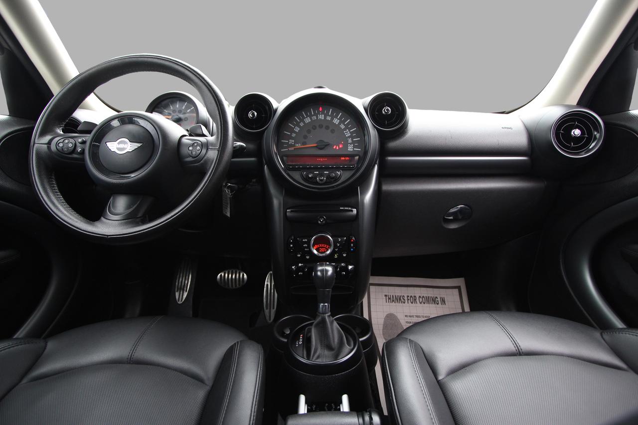 2016 MINI Countryman S ALL4 - WHITE ROOF / AWD Photo