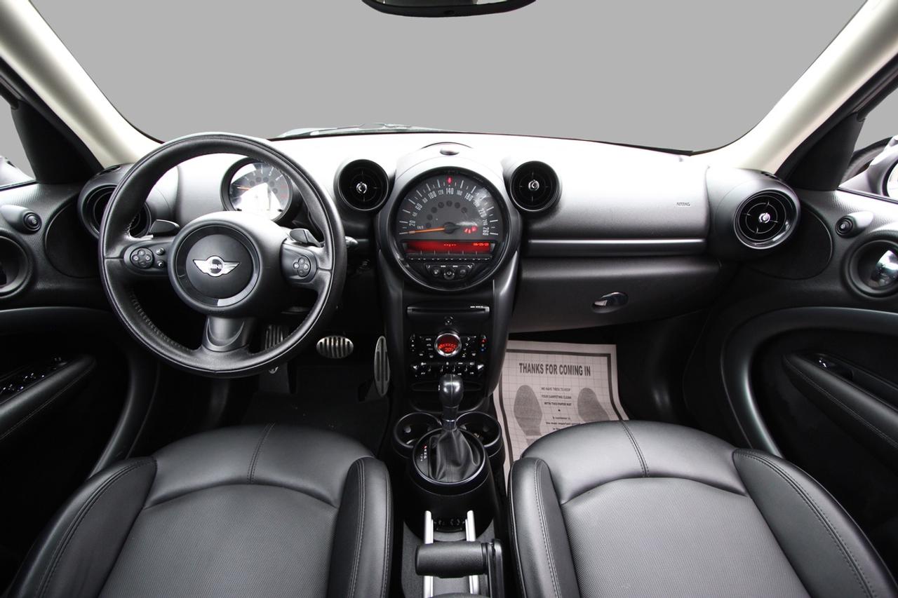 2016 MINI Countryman S ALL4 - WHITE ROOF / AWD Photo