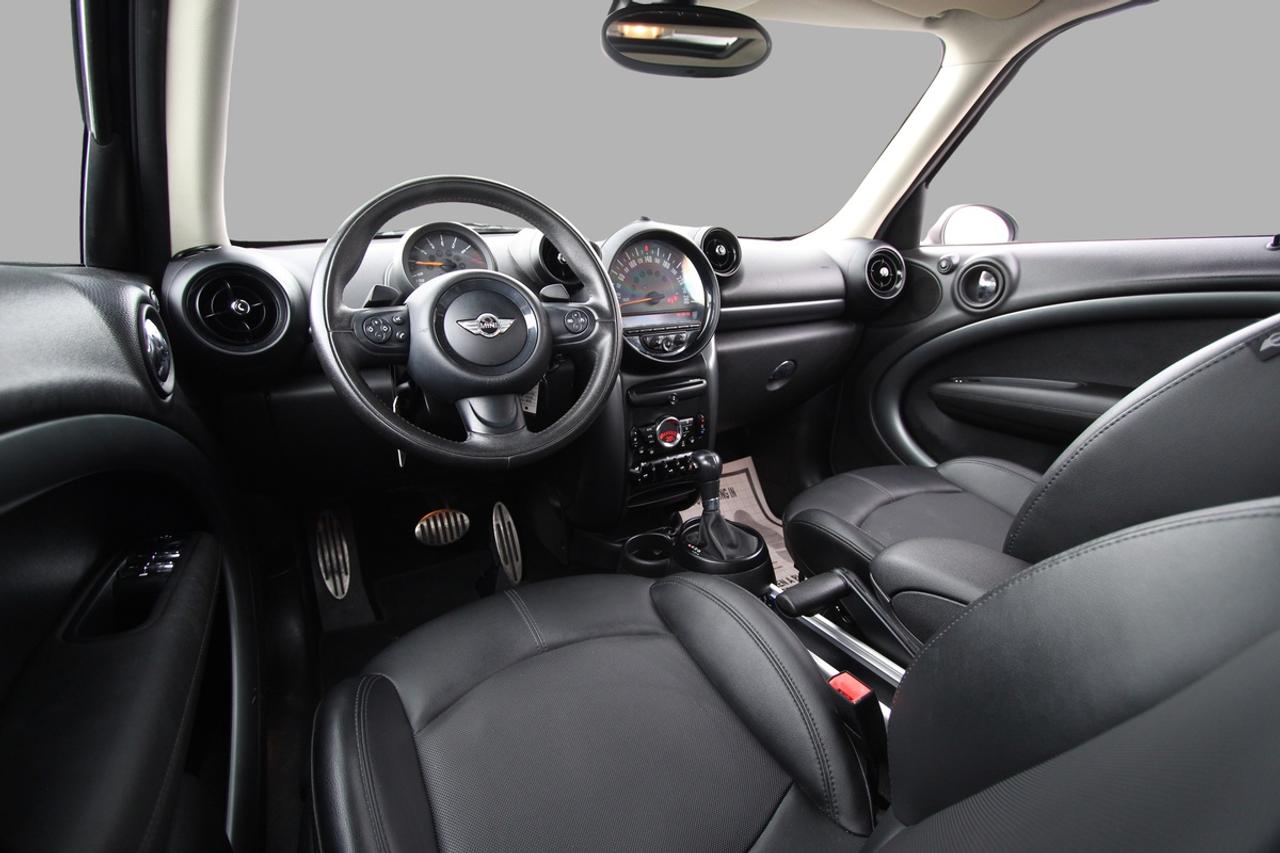 2016 MINI Countryman S ALL4 - WHITE ROOF / AWD Photo