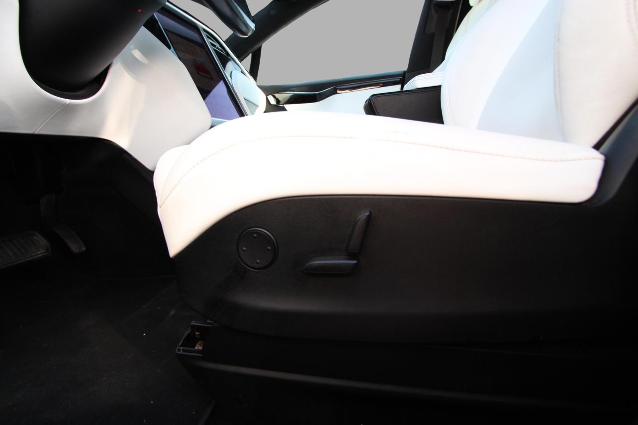 2017 Tesla Model X 75D Photo