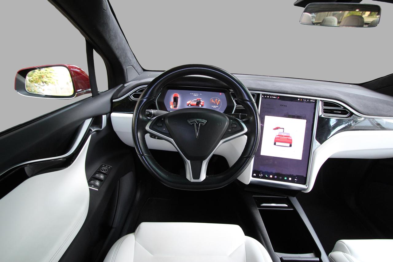 2017 Tesla Model X 75D Photo