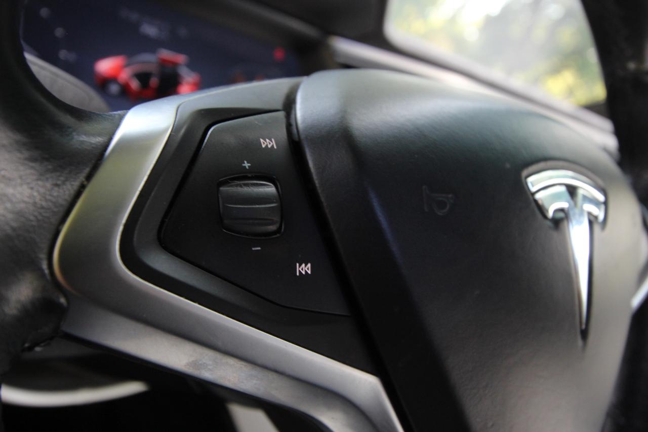 2017 Tesla Model X 75D Photo