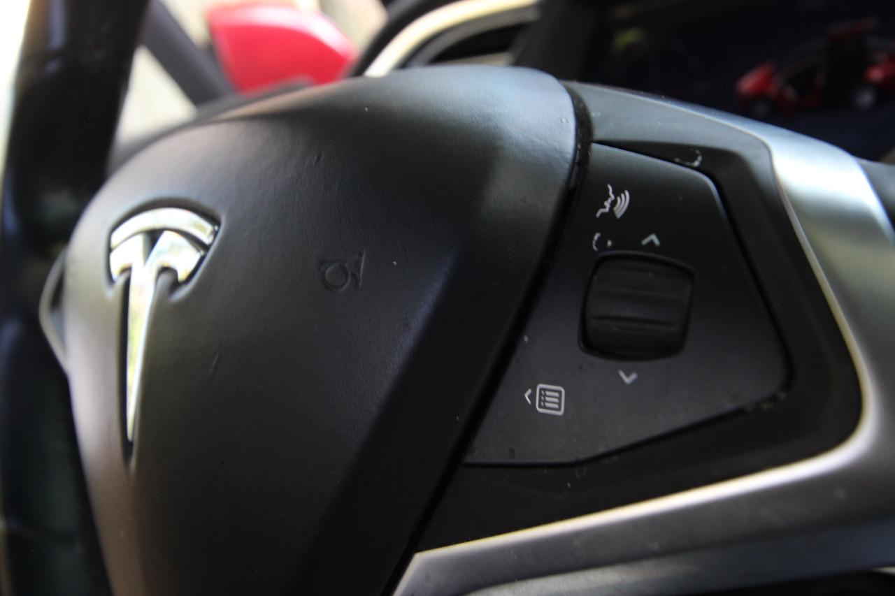 2017 Tesla Model X 75D Photo