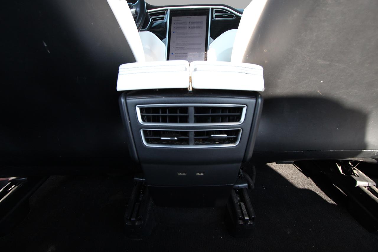 2017 Tesla Model X 75D Photo