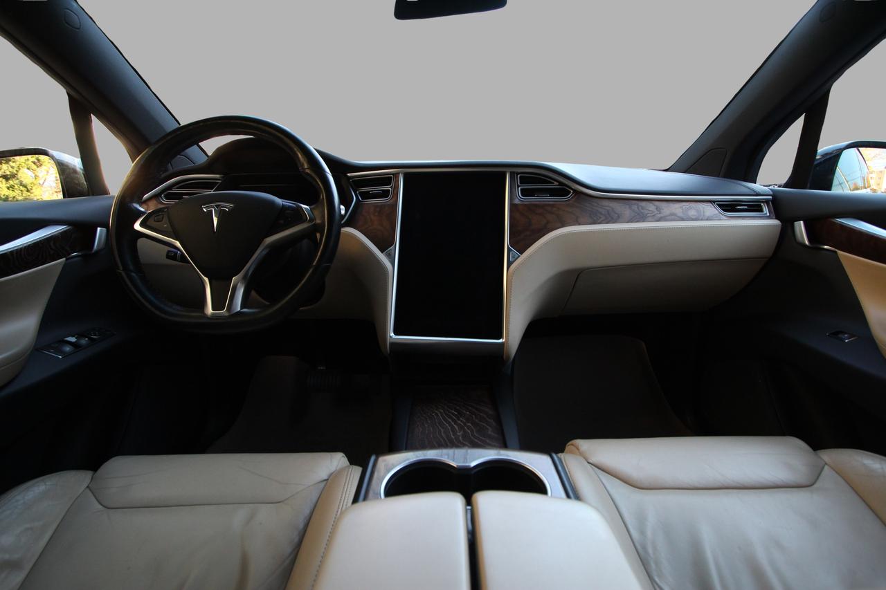 2016 Tesla Model X 75D Free Supercharging Photo