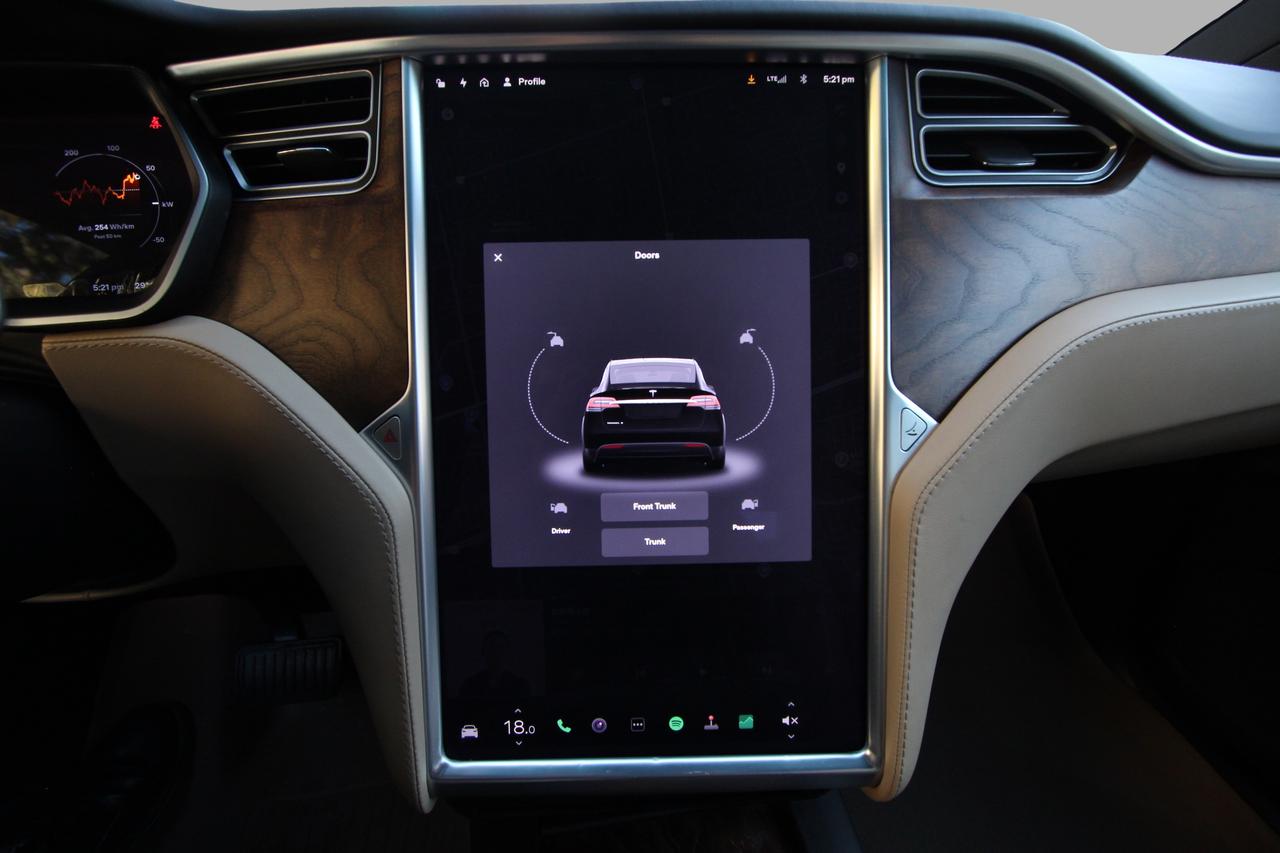 2016 Tesla Model X 75D Free Supercharging Photo