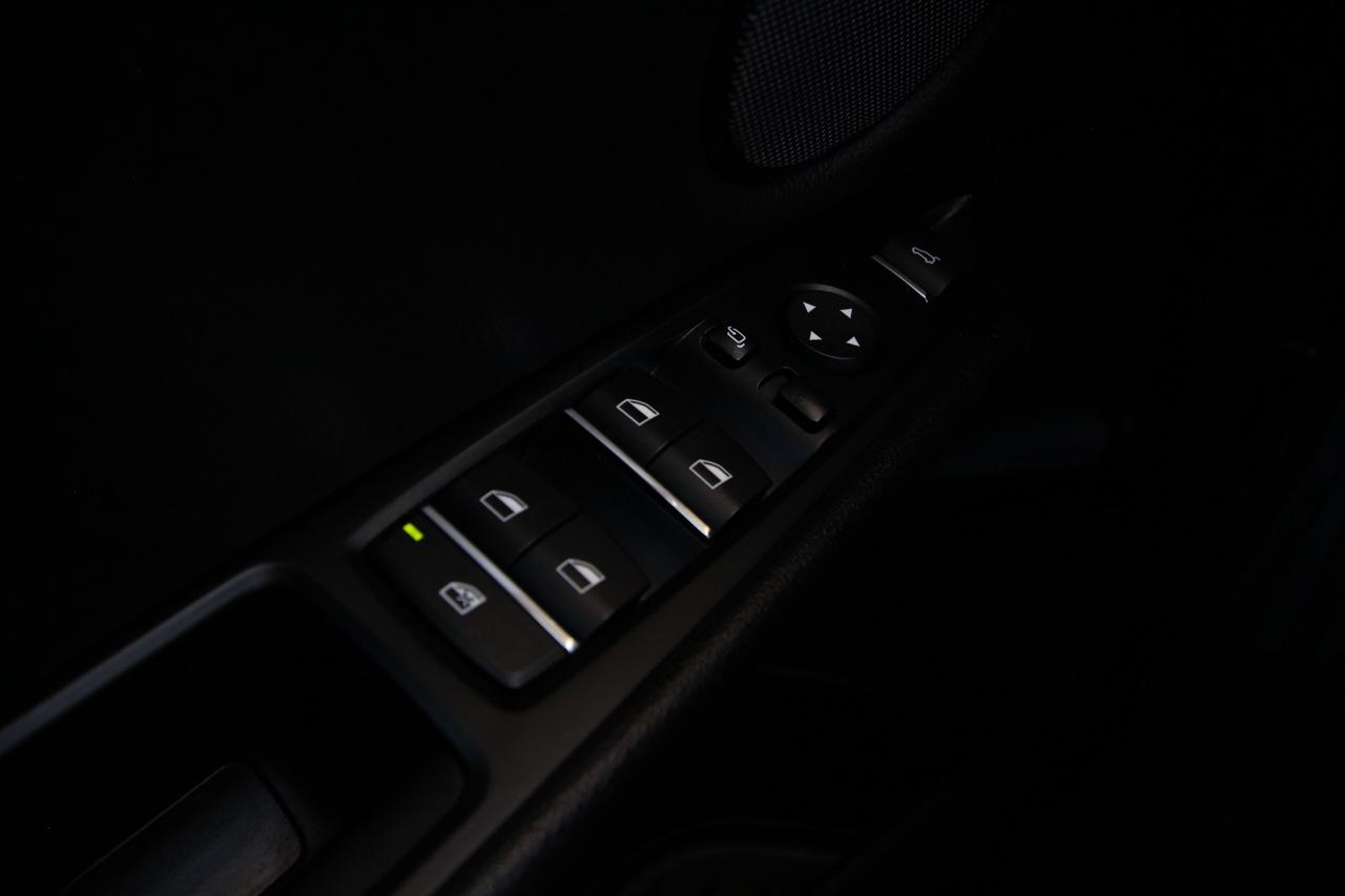 2018 BMW X5 xDrive35i - ACCIDENT FREE/ DEALER SERVICED/  HUD/ Photo