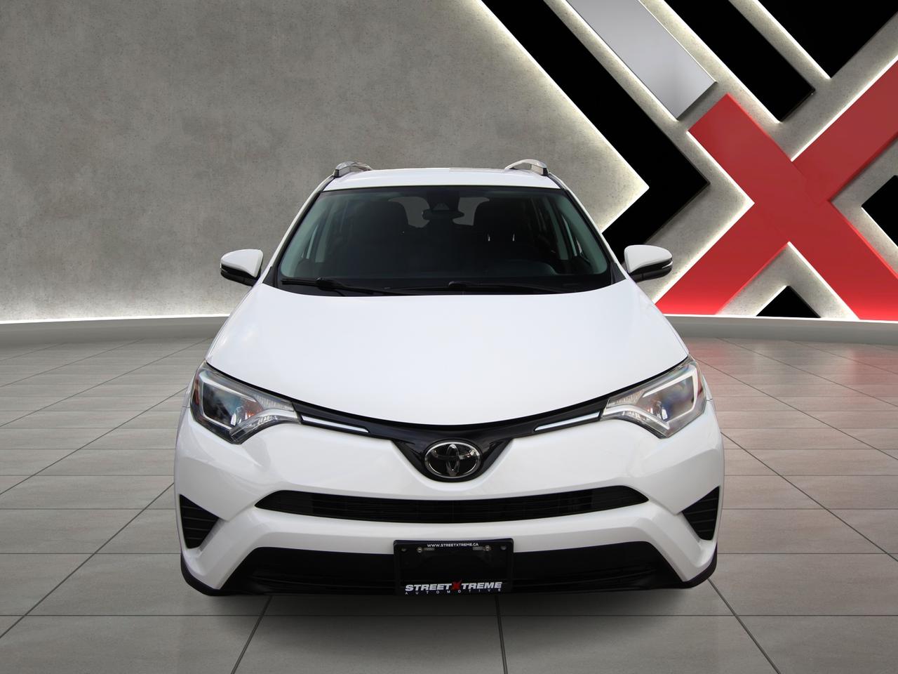 2018 Toyota RAV4 LE - CLEAN CARFAX ACCIDENT FREE Photo2