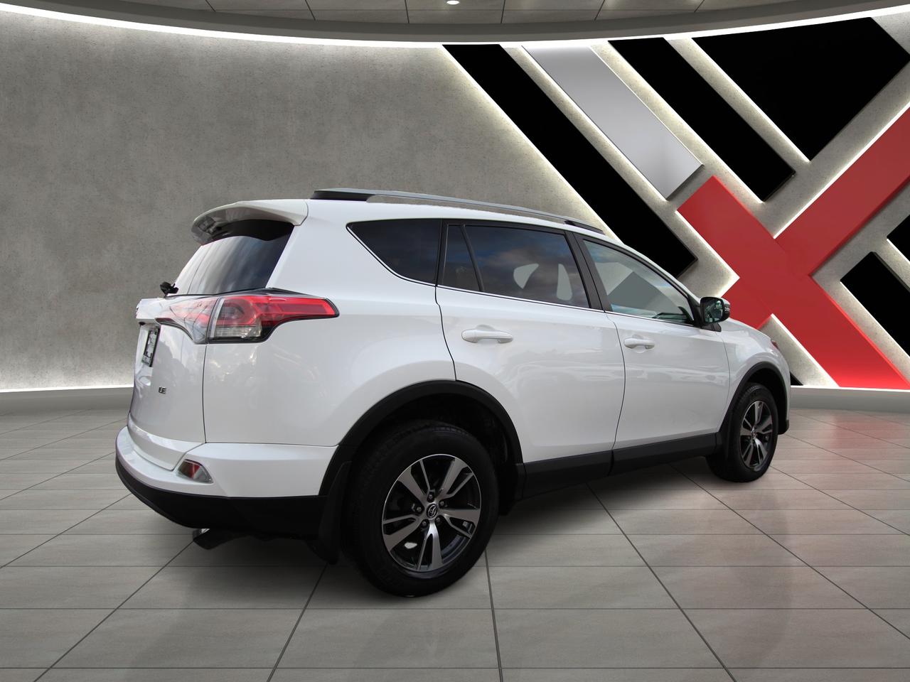 2018 Toyota RAV4 LE - CLEAN CARFAX ACCIDENT FREE Photo