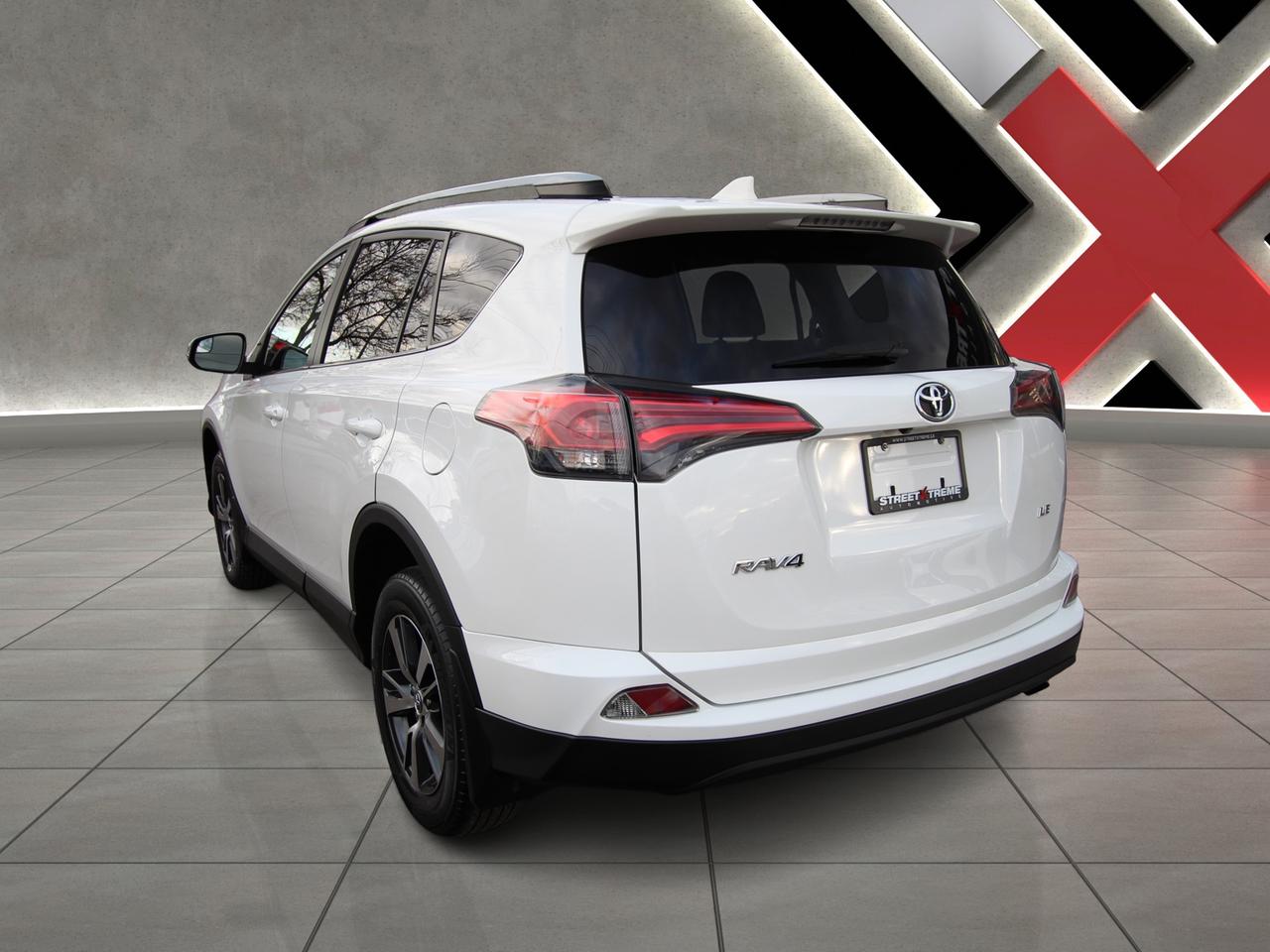 2018 Toyota RAV4 LE - CLEAN CARFAX ACCIDENT FREE Photo
