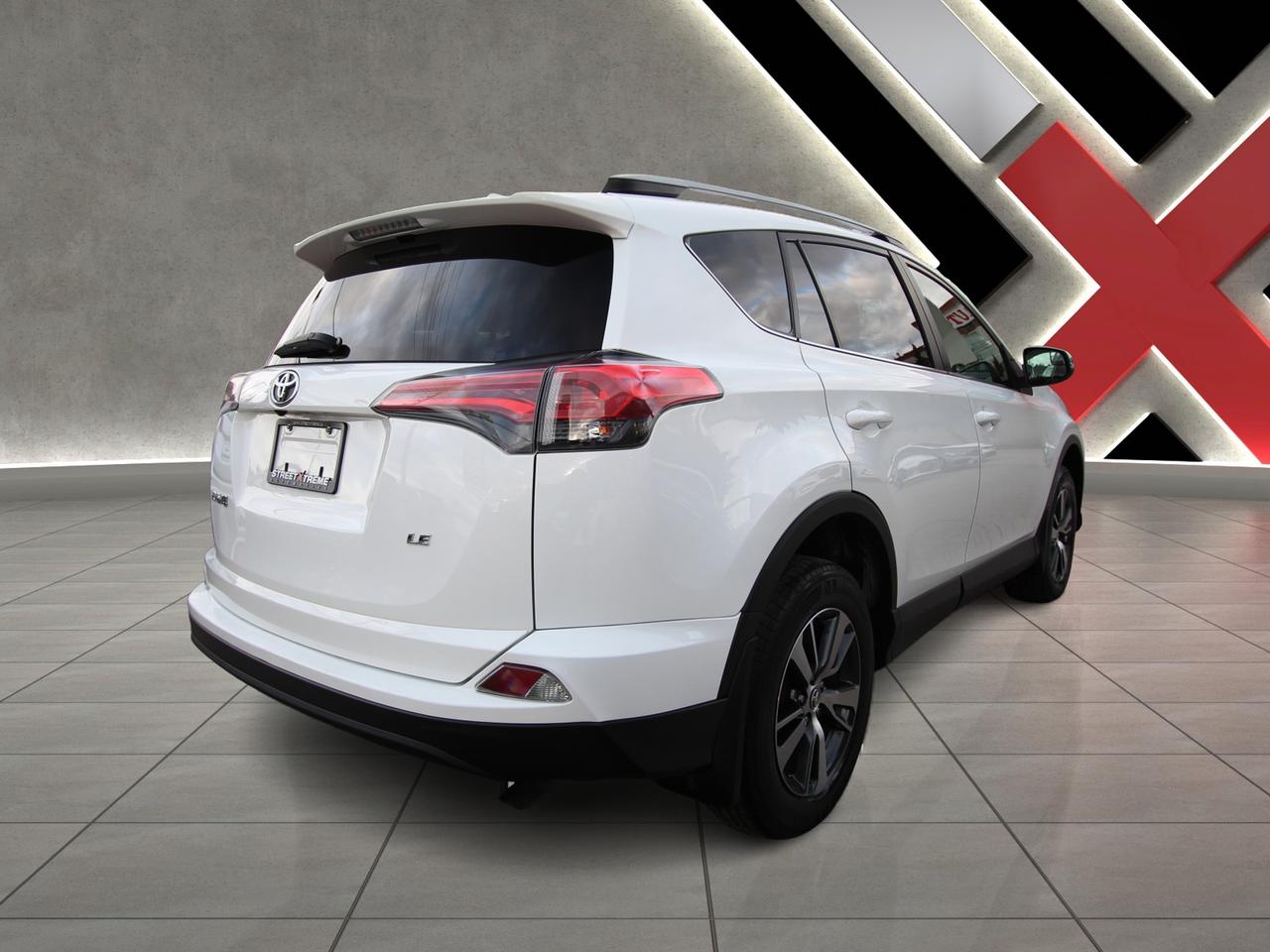 2018 Toyota RAV4 LE - CLEAN CARFAX ACCIDENT FREE Photo