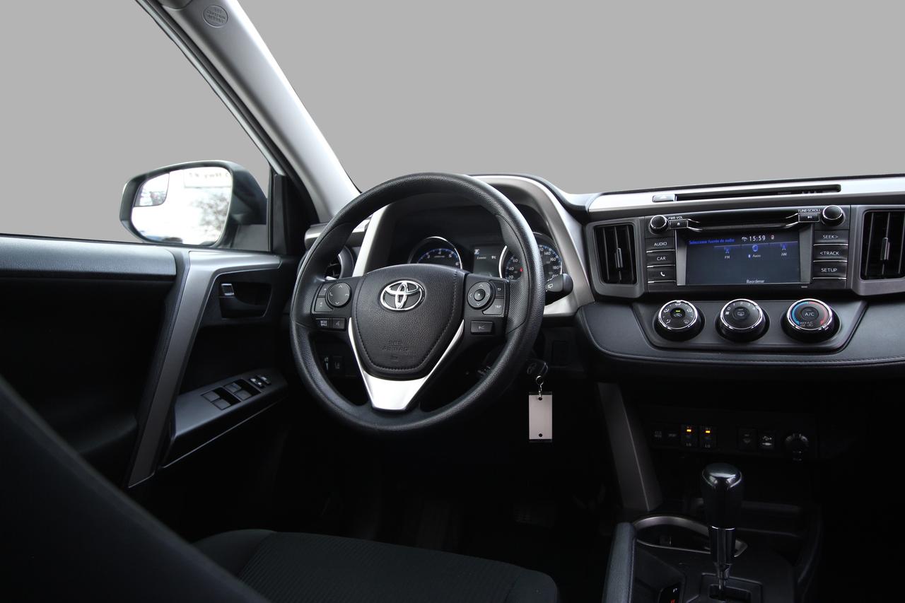 2018 Toyota RAV4 LE - CLEAN CARFAX ACCIDENT FREE Photo