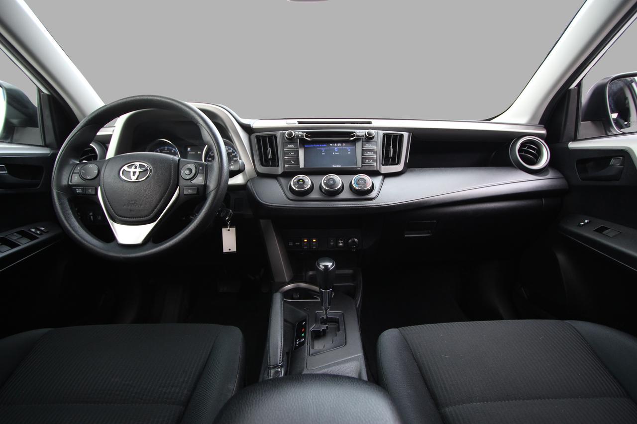 2018 Toyota RAV4 LE - CLEAN CARFAX ACCIDENT FREE Photo