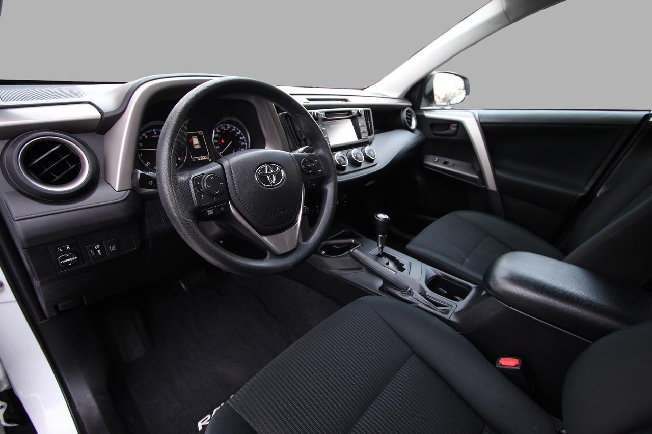 2018 Toyota RAV4 LE - CLEAN CARFAX ACCIDENT FREE Photo