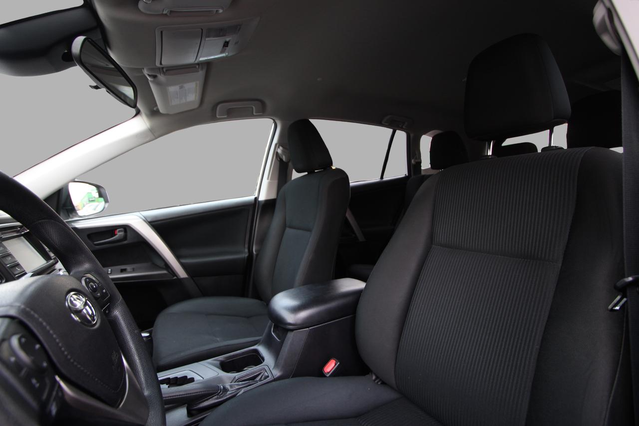 2018 Toyota RAV4 LE - CLEAN CARFAX ACCIDENT FREE Photo