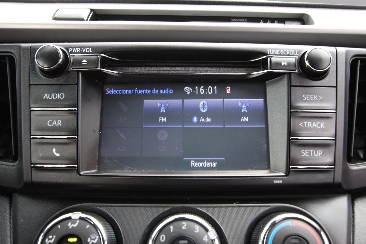 2018 Toyota RAV4 LE - CLEAN CARFAX ACCIDENT FREE Photo