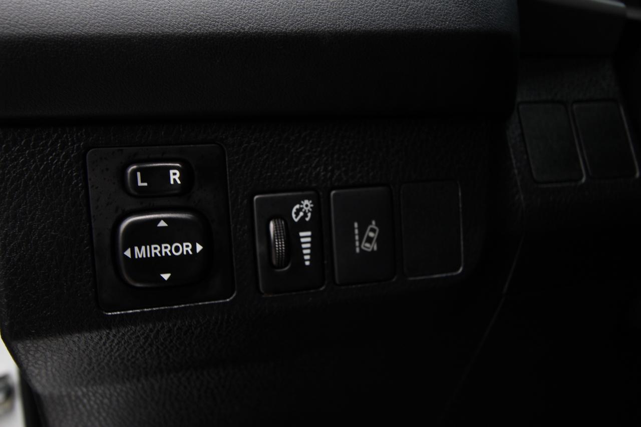 2018 Toyota RAV4 LE - CLEAN CARFAX ACCIDENT FREE Photo