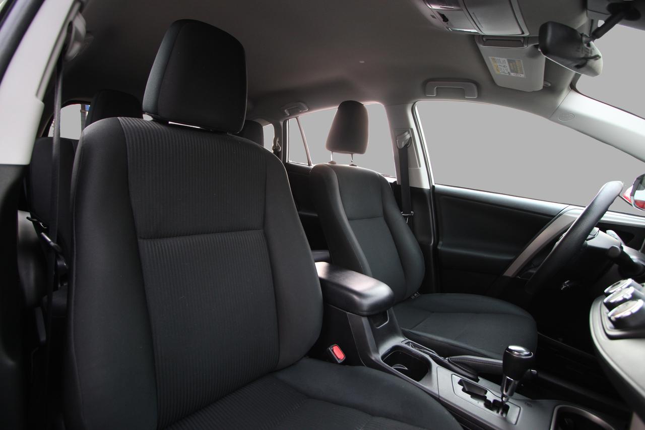 2018 Toyota RAV4 LE - CLEAN CARFAX ACCIDENT FREE Photo