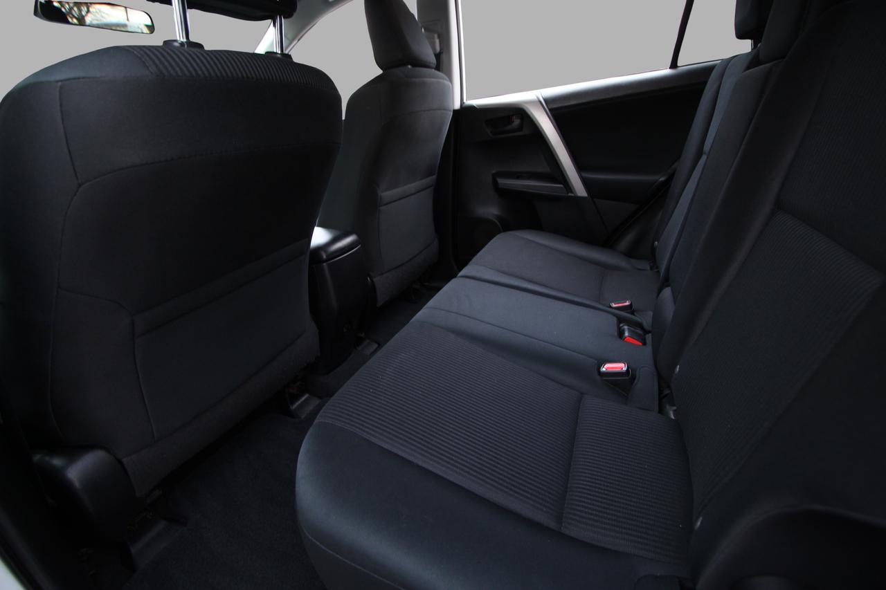 2018 Toyota RAV4 LE - CLEAN CARFAX ACCIDENT FREE Photo