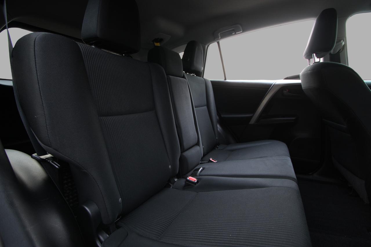 2018 Toyota RAV4 LE - CLEAN CARFAX ACCIDENT FREE Photo