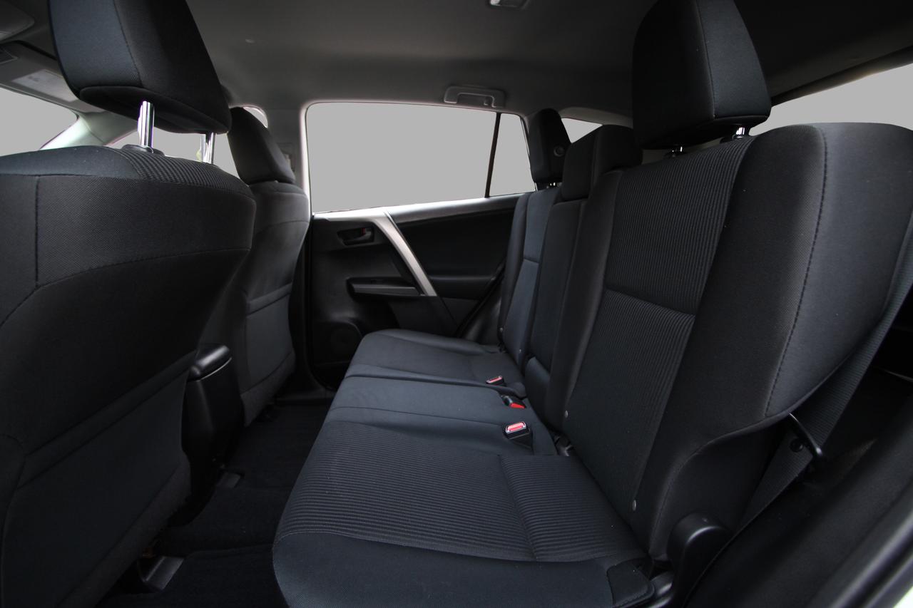 2018 Toyota RAV4 LE - CLEAN CARFAX ACCIDENT FREE Photo