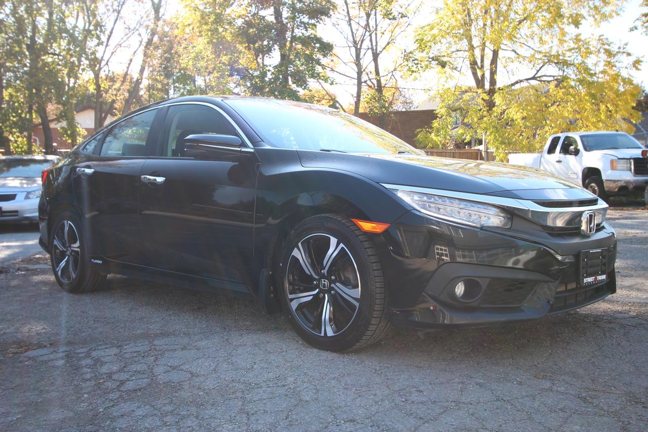 2017 Honda Civic Touring -LEATHER TRIM SEATS/ PUSH TO START Photo