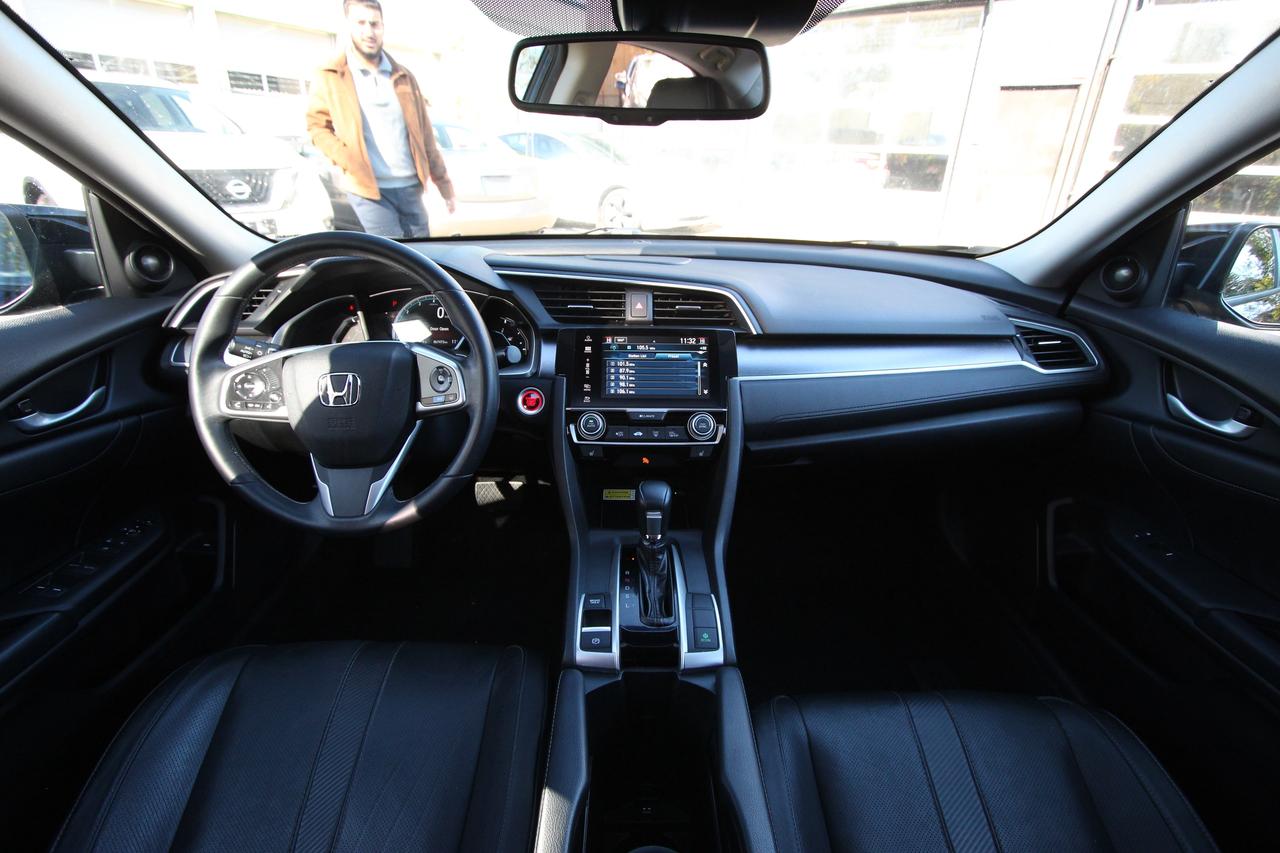 2017 Honda Civic Touring -LEATHER TRIM SEATS/ PUSH TO START Photo