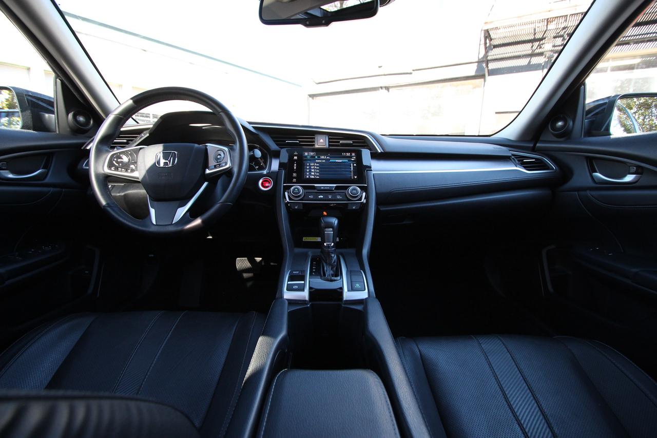 2017 Honda Civic Touring -LEATHER TRIM SEATS/ PUSH TO START Photo