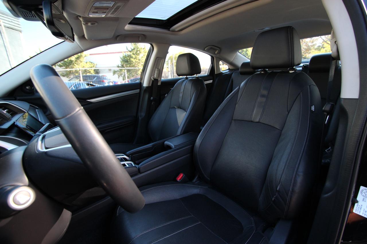 2017 Honda Civic Touring -LEATHER TRIM SEATS/ PUSH TO START Photo