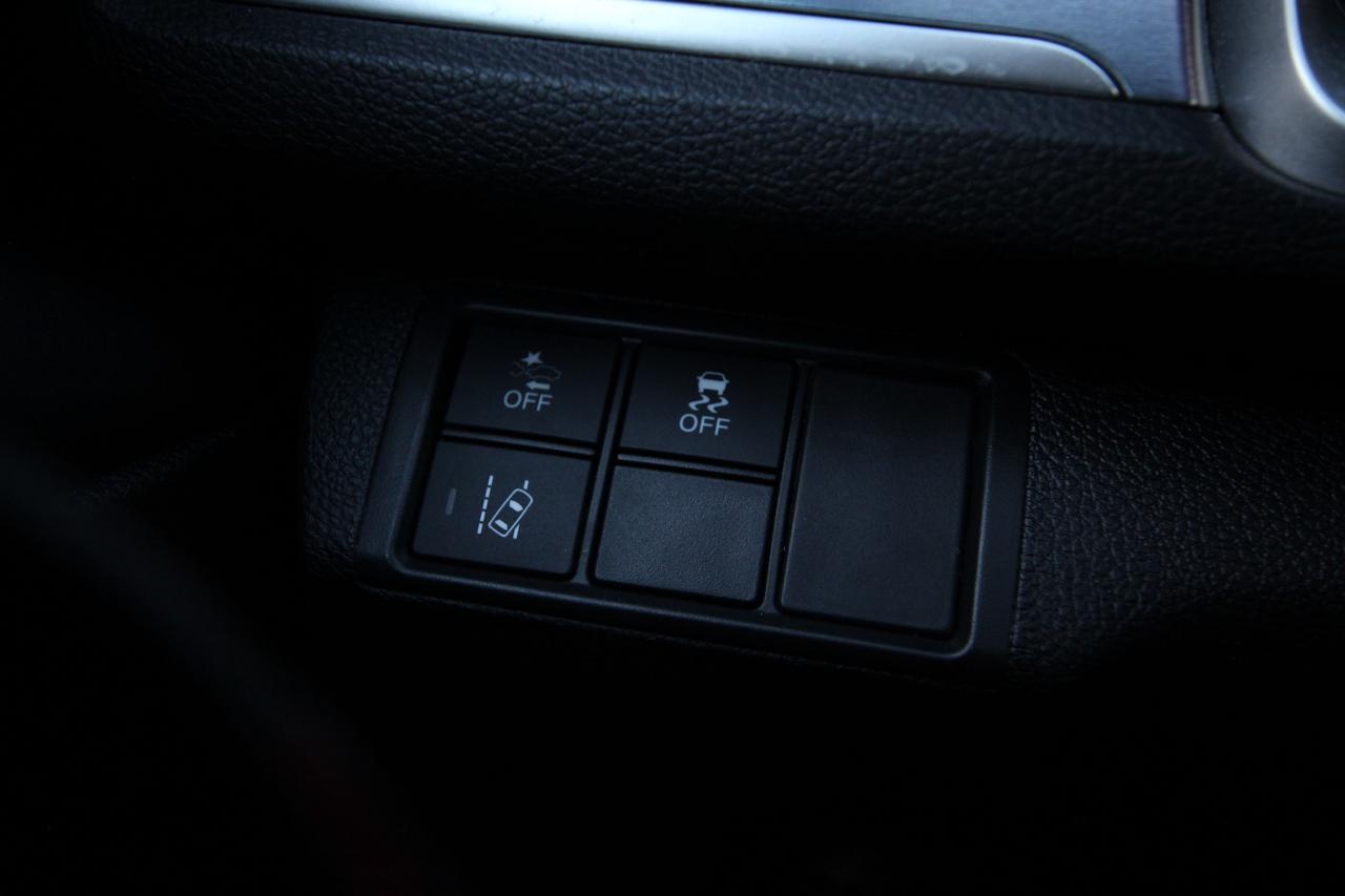 2017 Honda Civic Touring -LEATHER TRIM SEATS/ PUSH TO START Photo