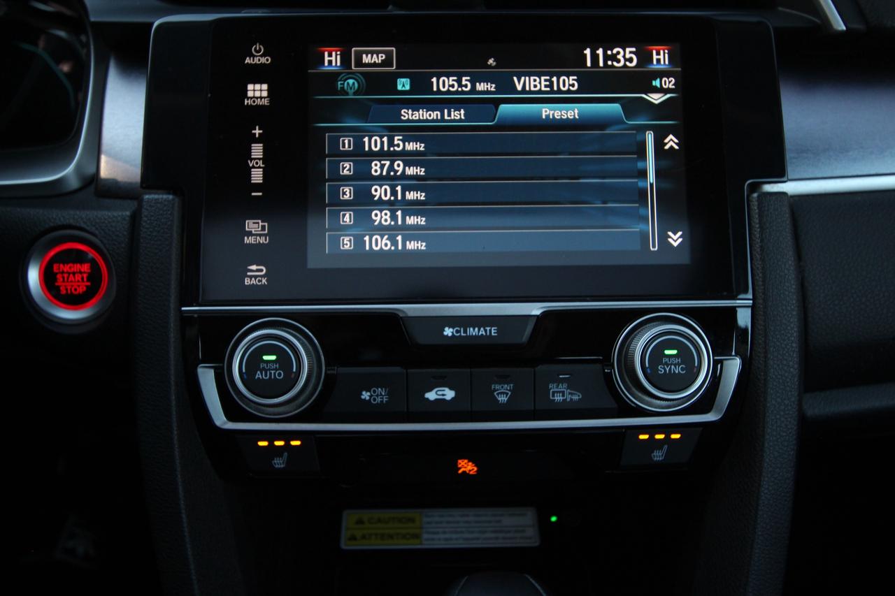 2017 Honda Civic Touring -LEATHER TRIM SEATS/ PUSH TO START Photo