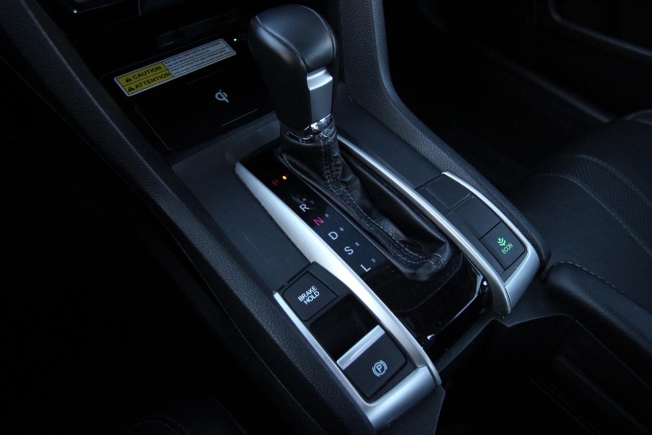 2017 Honda Civic Touring -LEATHER TRIM SEATS/ PUSH TO START Photo