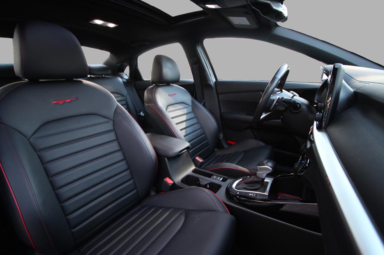 2023 Kia Forte GT LIMITED - WINTER TIRES INCLUDED ACCIDENT FREE Photo