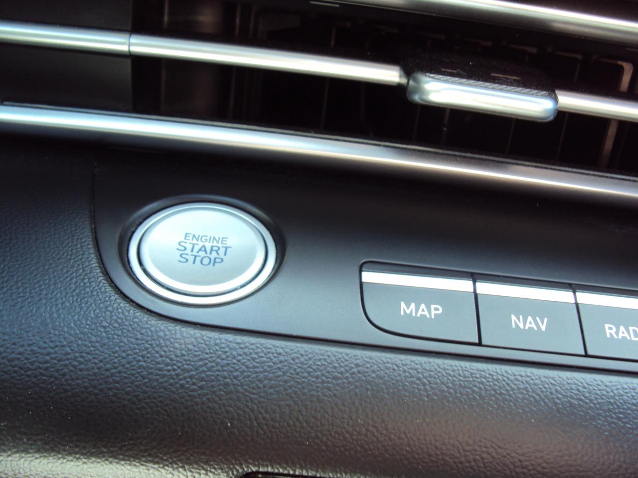 2022 Hyundai Elantra SEL Photo