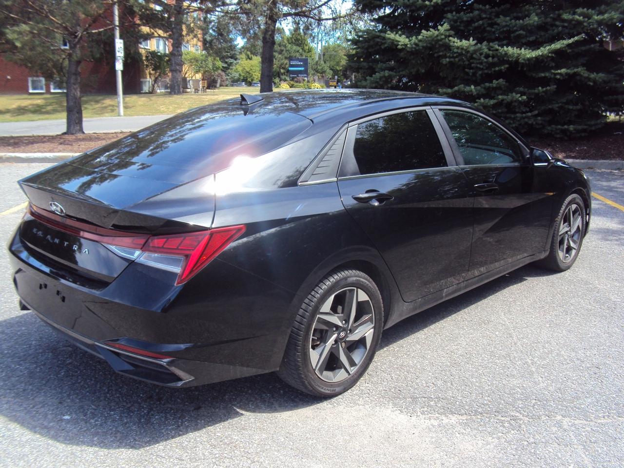 2022 Hyundai Elantra SEL Photo