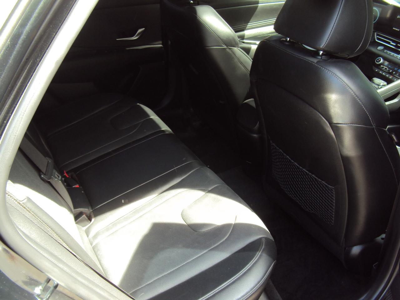 2022 Hyundai Elantra SEL Photo