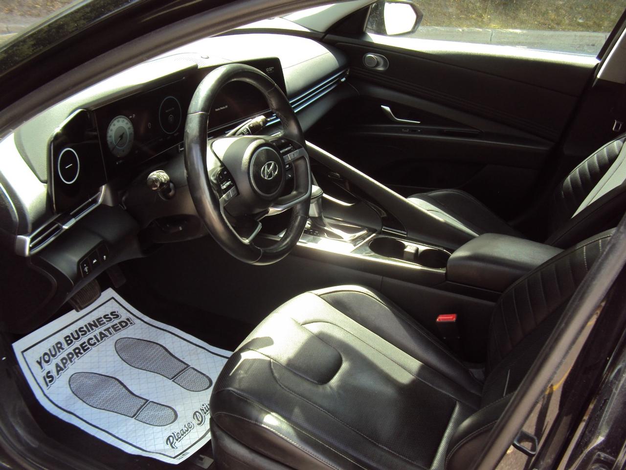 2022 Hyundai Elantra SEL Photo