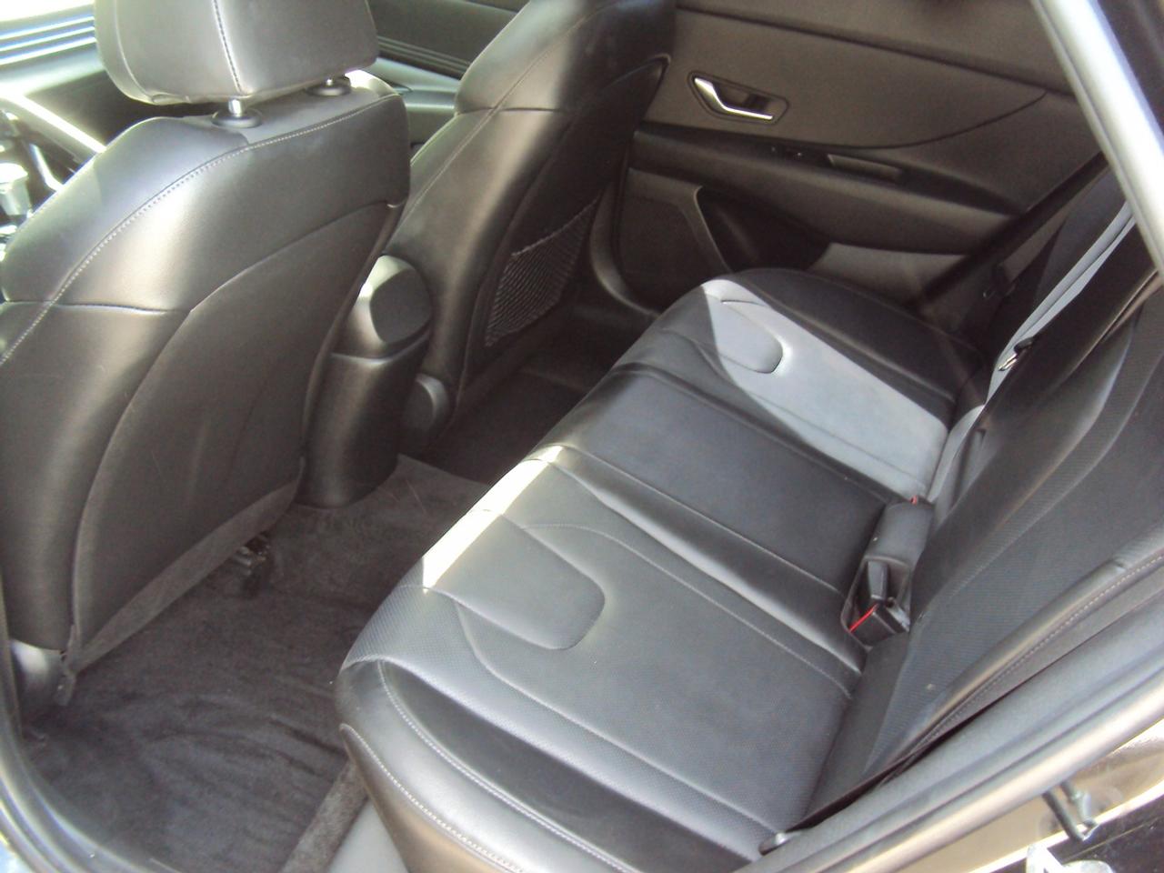 2022 Hyundai Elantra SEL Photo