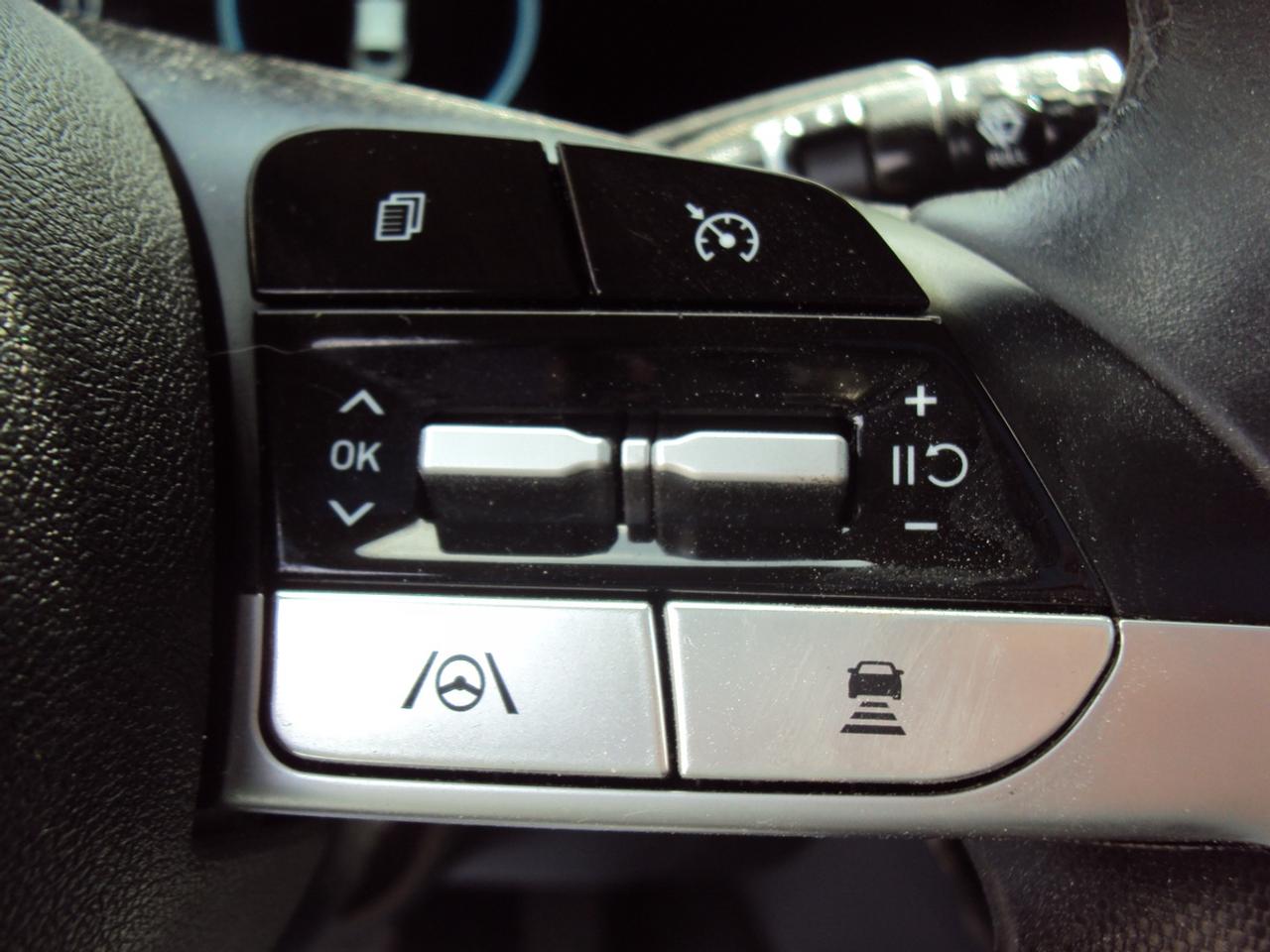 2022 Hyundai Elantra SEL Photo