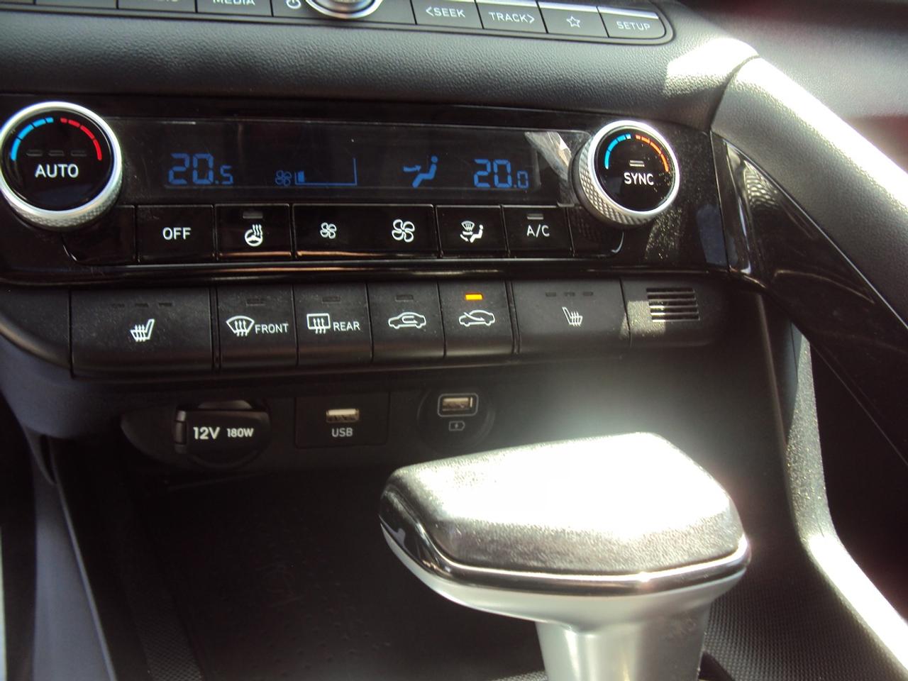 2022 Hyundai Elantra SEL Photo